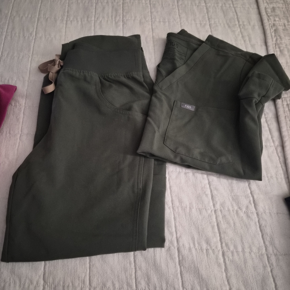 Figs Moss Green Scrub Top And Bottom